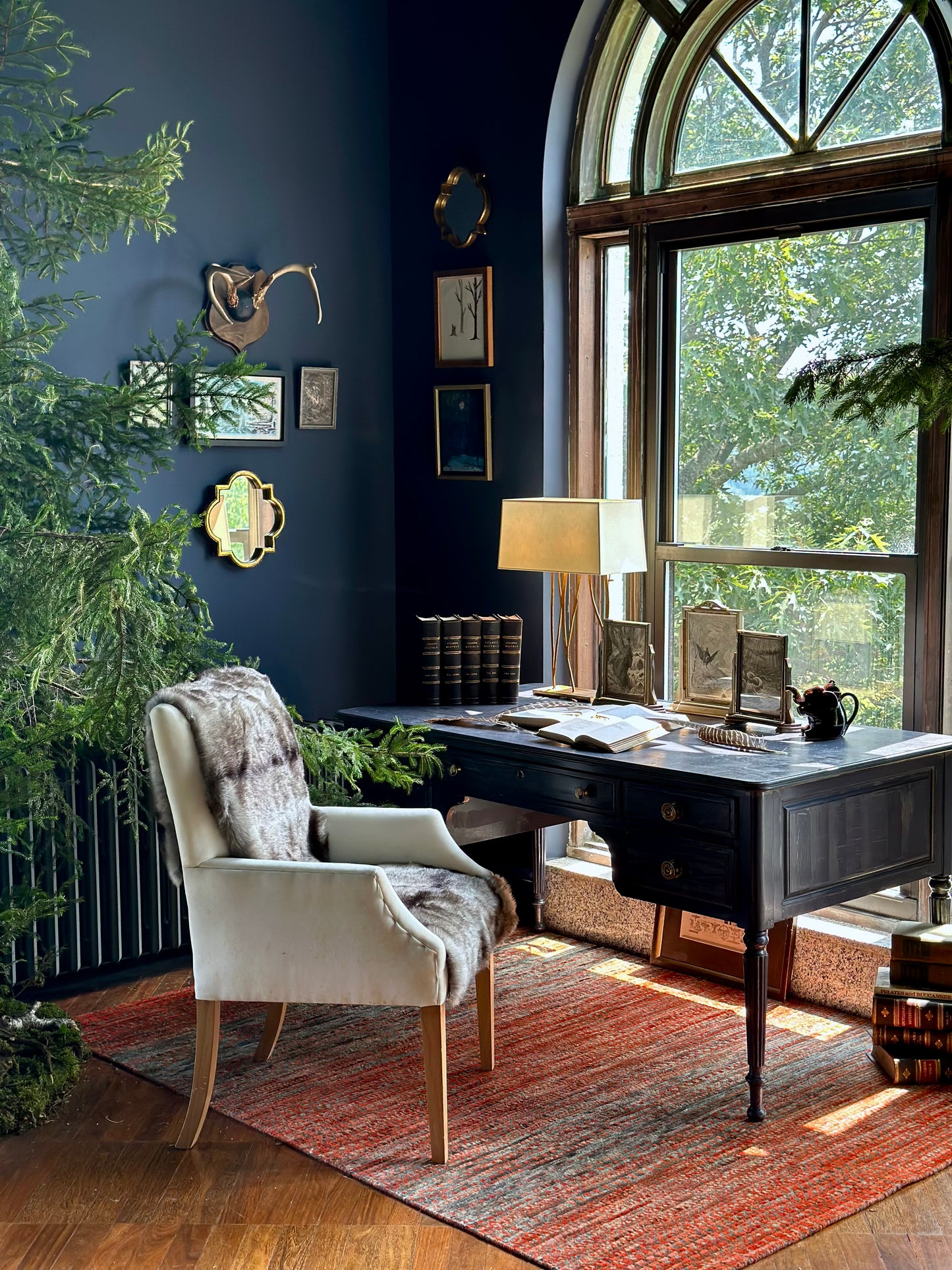 Gilded Iron Aspen Console Lamp